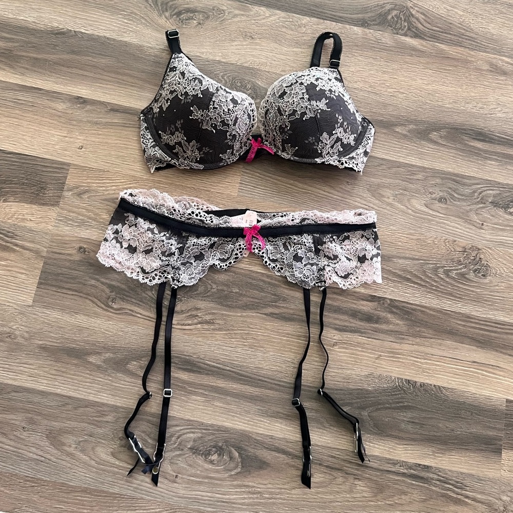 Victoria’s Secret bra size 34C dream angels push up garter belt black lace gems